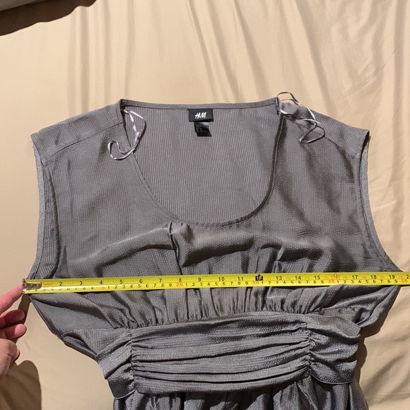 Silver sleeveless, knee length H&M dress - Picture 4 of 4